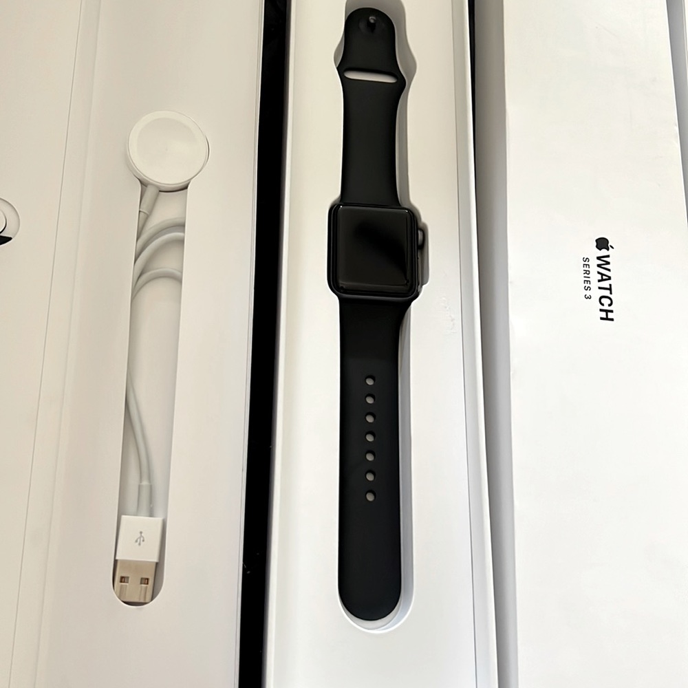 Apple Watch series 3. 38mm. EUC